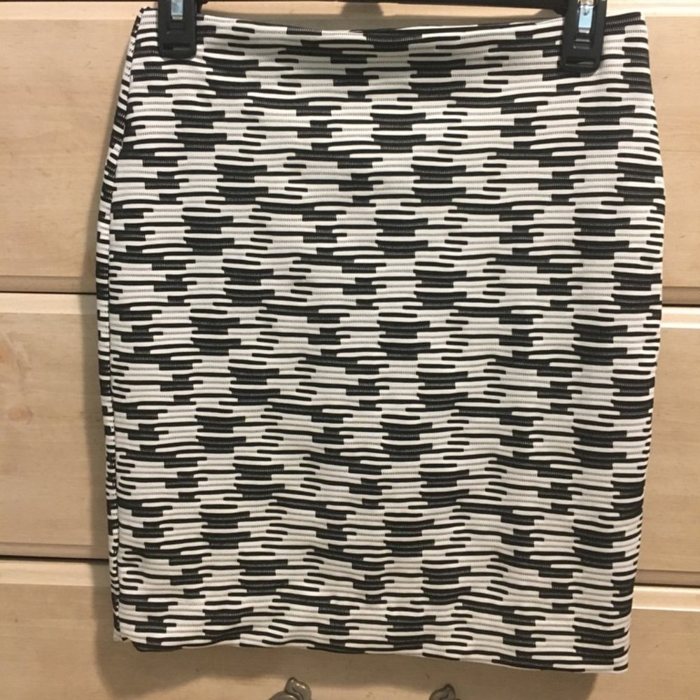 LOFT Black and White Pencil Skirt